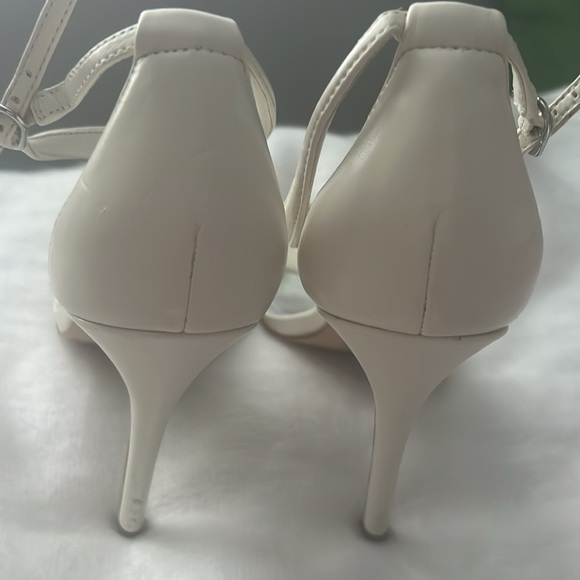Nine West Shoes Sandals, great for a wedding! - Picture 4 of 8
